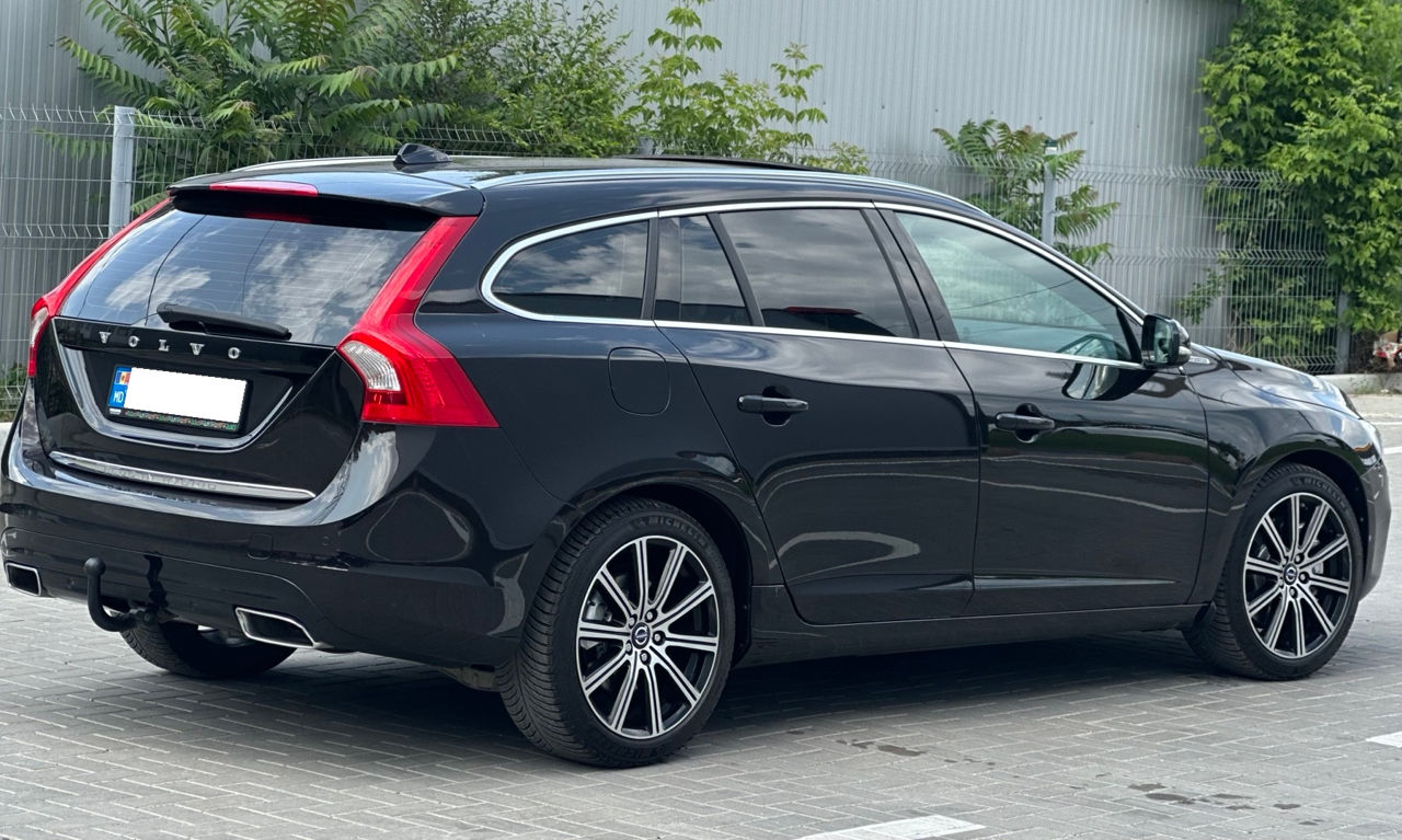 Volvo V60 фото 2