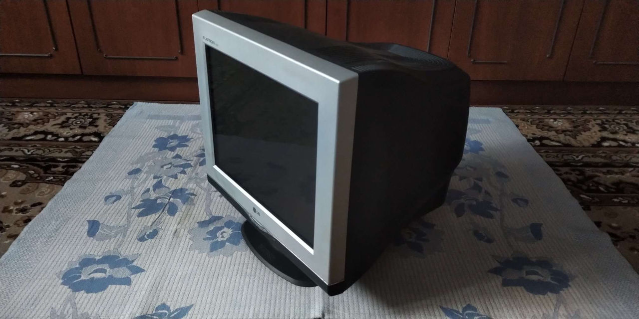 LG монитор 19". Отличное рабочее состояние.