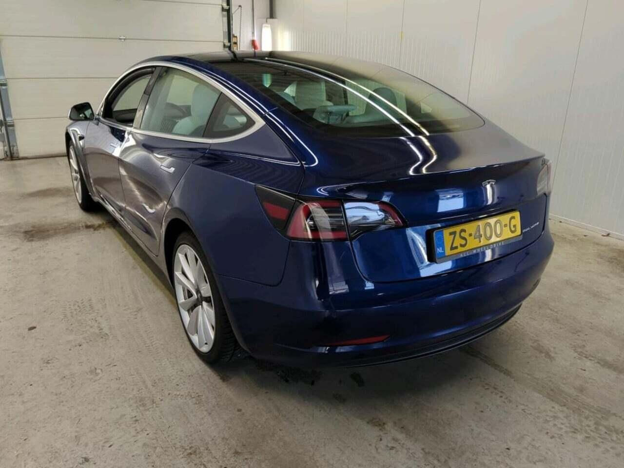 Tesla Model 3 фото 3