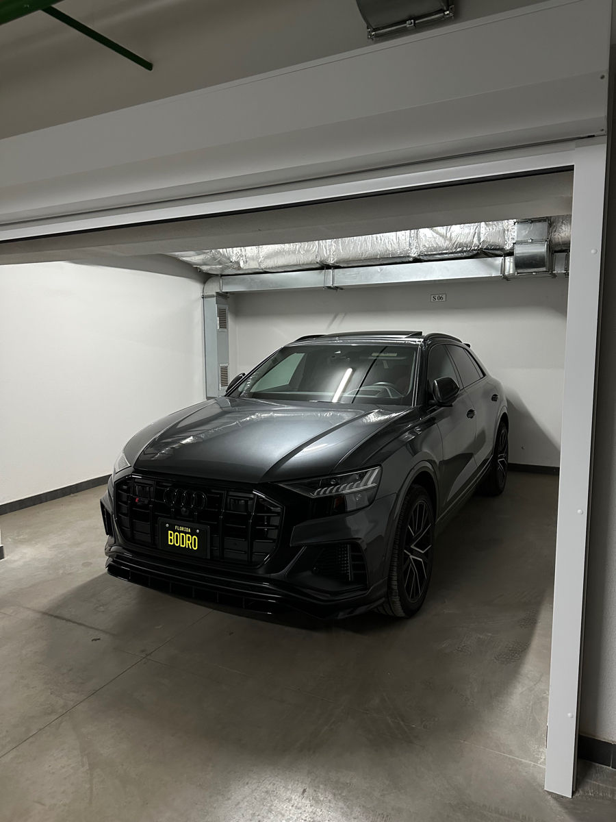 Audi RS Q8 foto 1