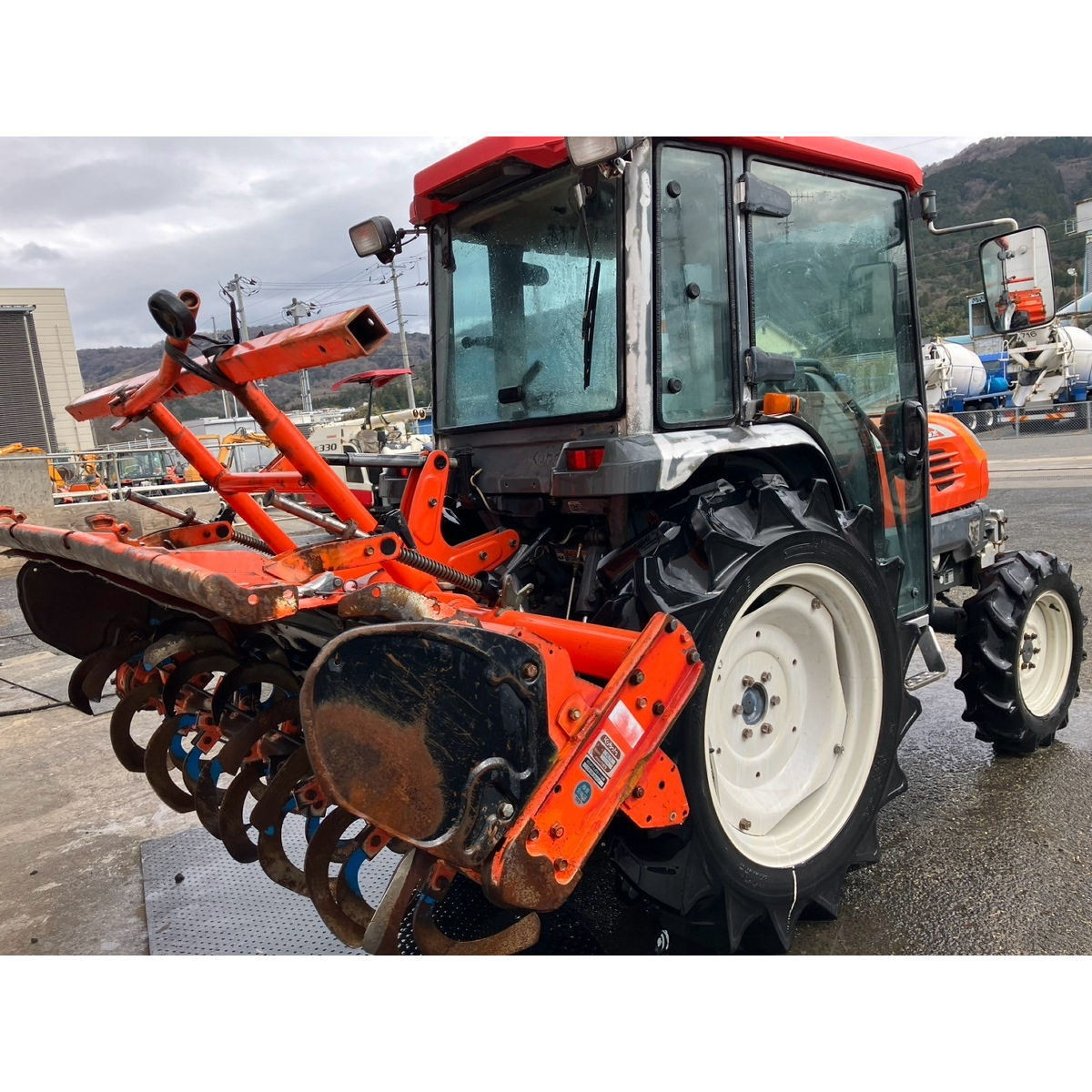 Kubota KT-30 este un tractor compact cu cabina + freza  foto 7