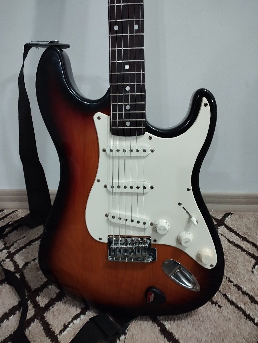 Squier Strat