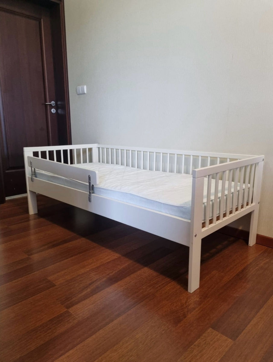 Кровать IKEA с матрасом