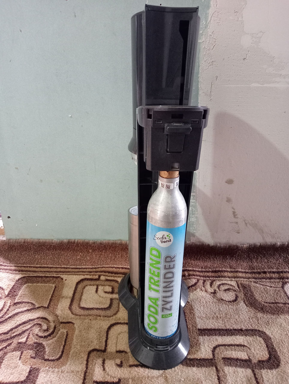 SodaStream. Заправляю баллоны содострим Apa gazata. сифон для газирования воды.Со2. углекислый газ foto 4