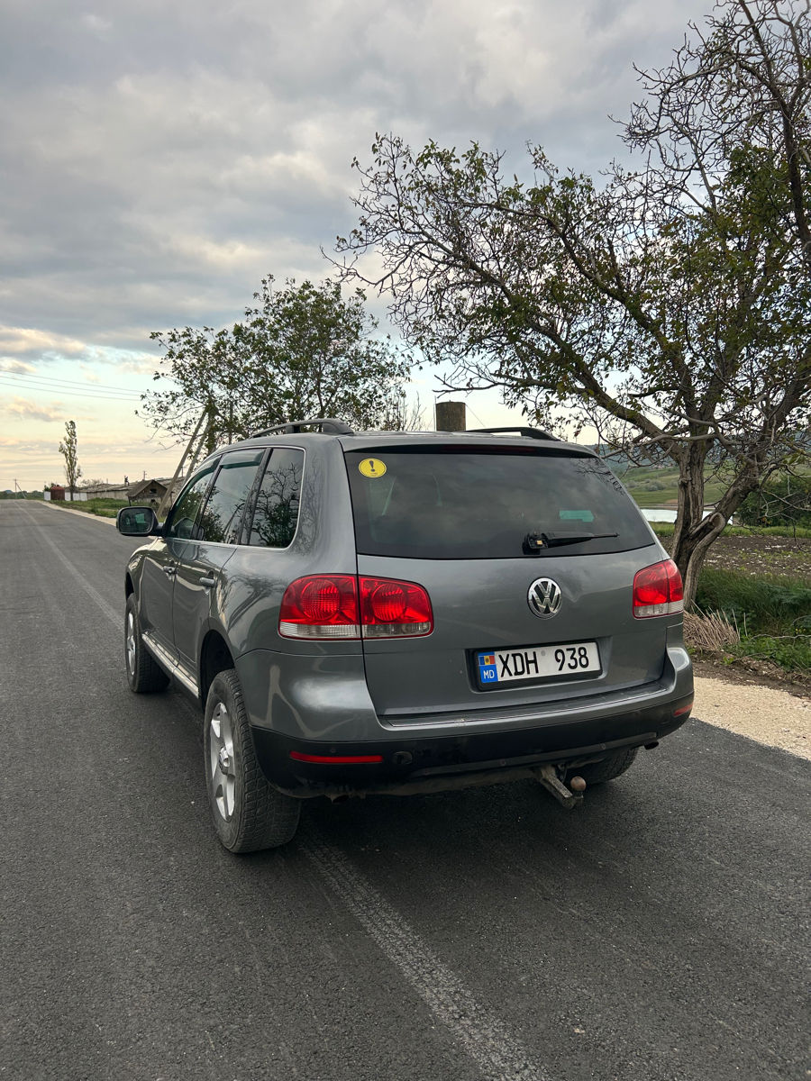 Volkswagen Touareg foto 1