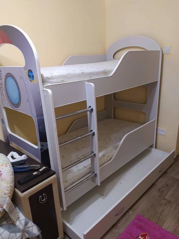 Продам двухъярусную кровать,ракета ,в хорошем состоянии,пользовались ...