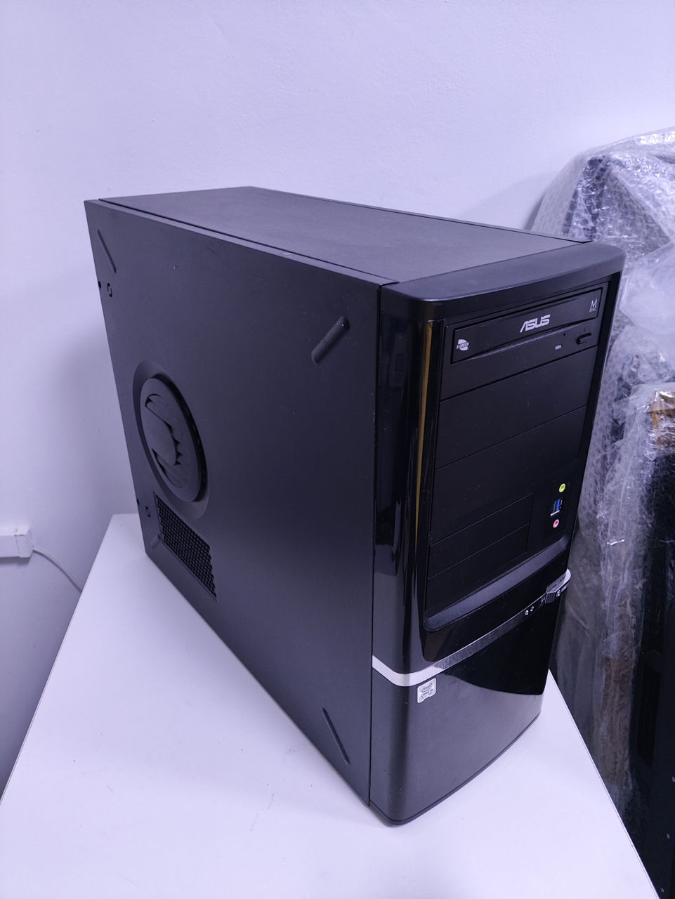 Stabilitate și Viteză: PC Tower cu Intel Core i7 CPU	8192   1 x 128 SSD 	1 x 500 HDD	DVDRW foto 0