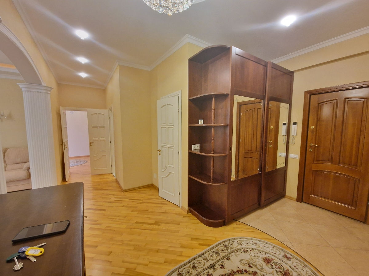 Apartament cu 2 camere, 70 m², Centru, Chișinău foto 8