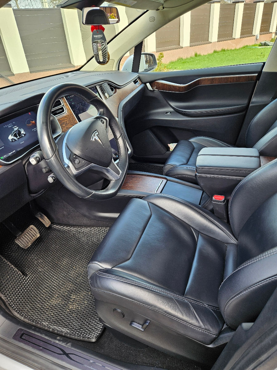 Tesla Model X фото 3
