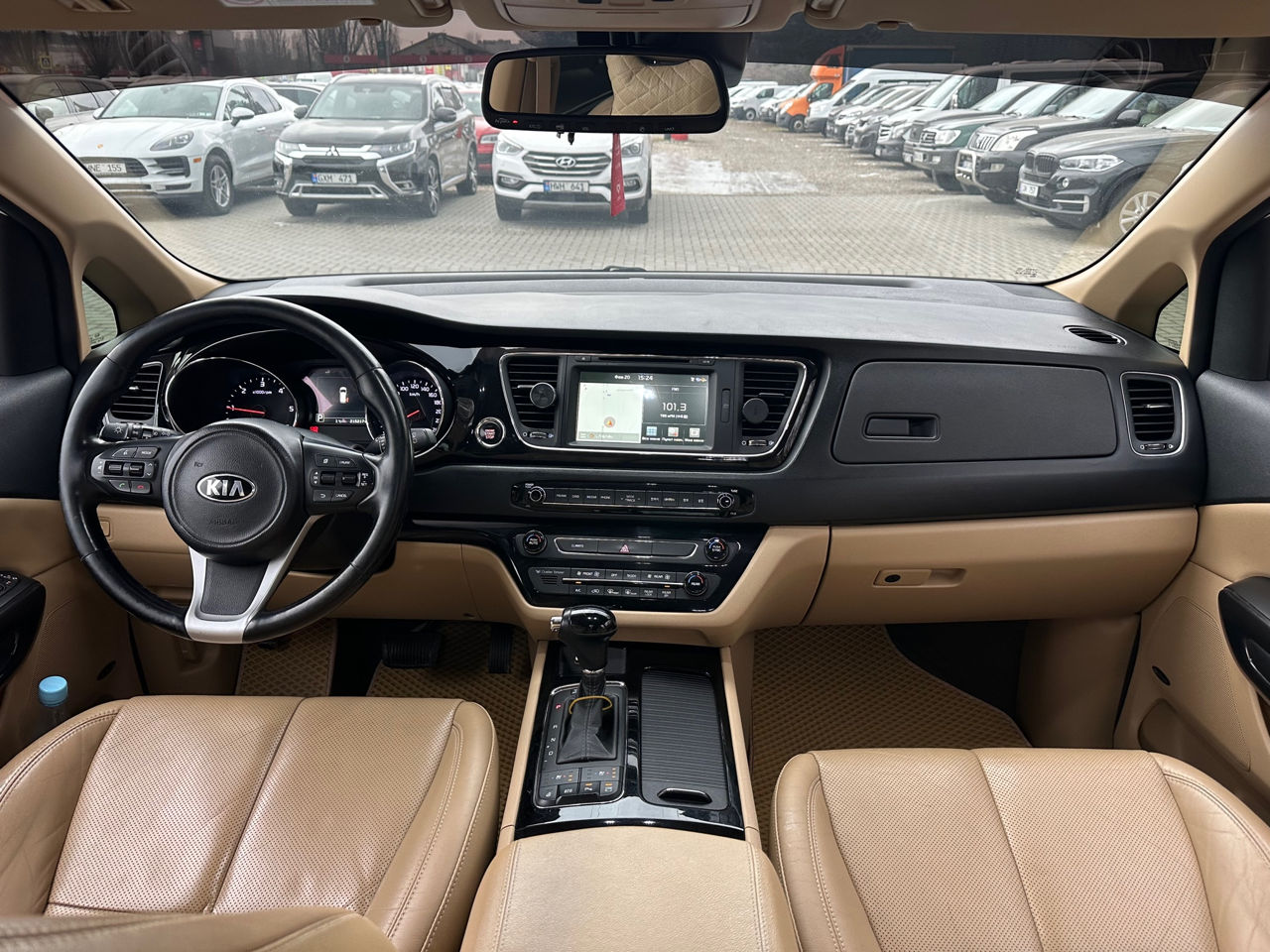 KIA Carnival фото 8