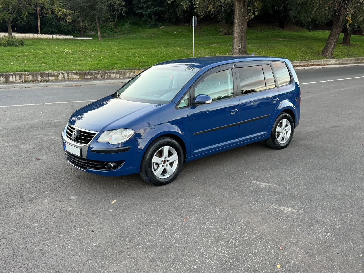 Volkswagen Touran фото 0