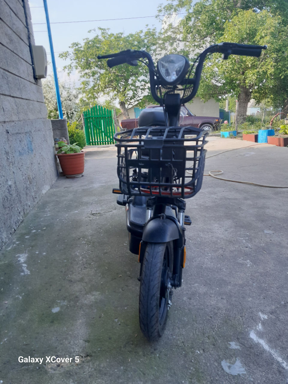 Vind bicicleta electrica,bateria tine 20 km nu are defecte foto 2