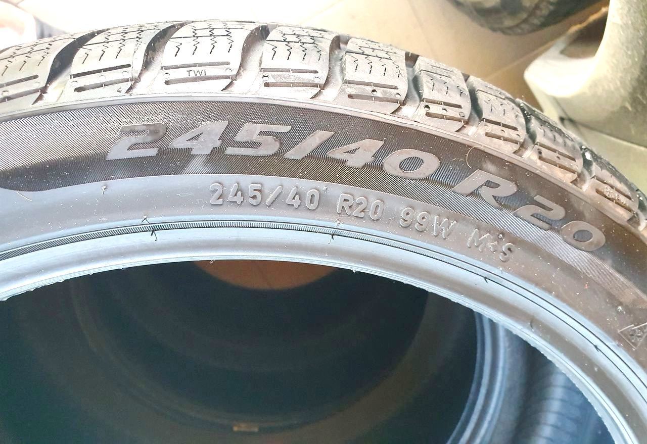 R20 245/40 Зимние шины Pirelli