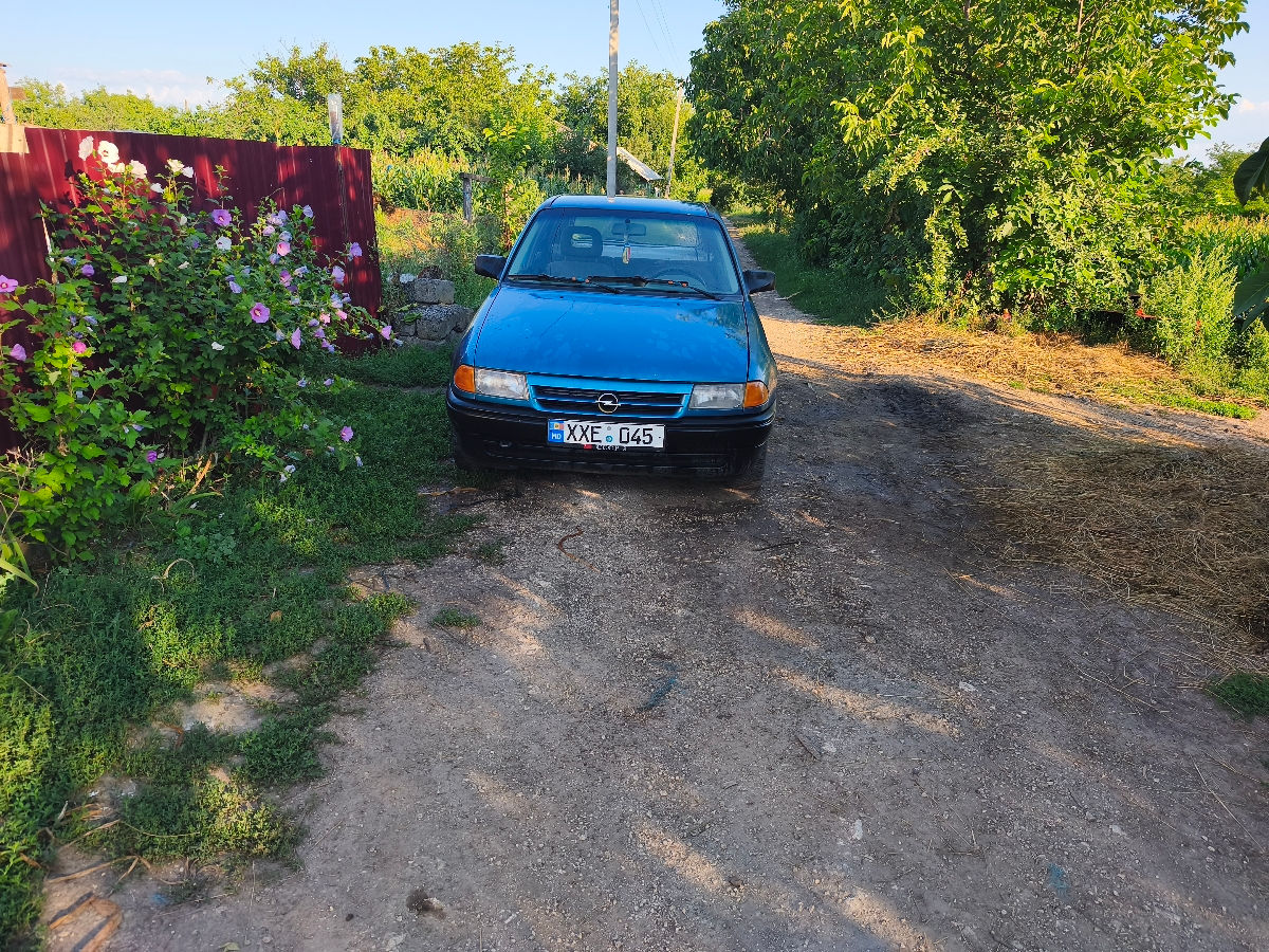 Opel Astra foto 1