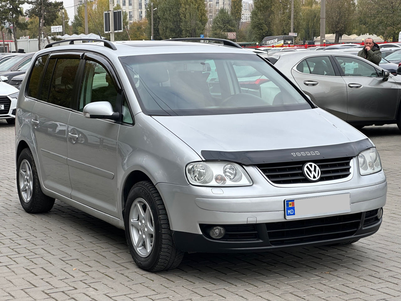 Volkswagen Touran foto 3