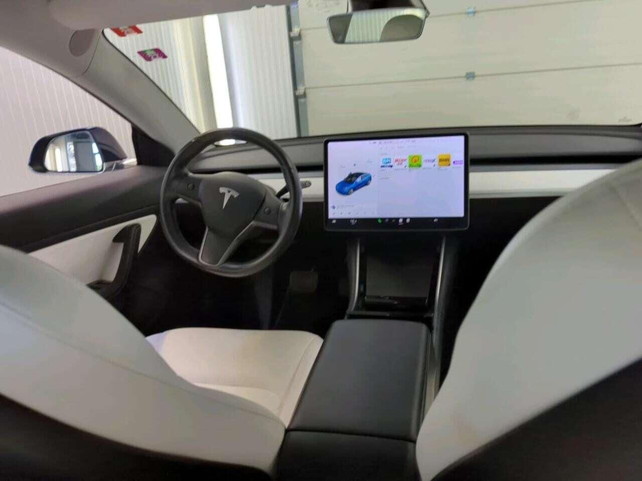 Tesla Model 3 фото 8
