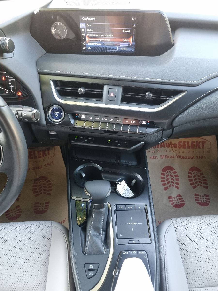 Lexus UX 2019 photo 12