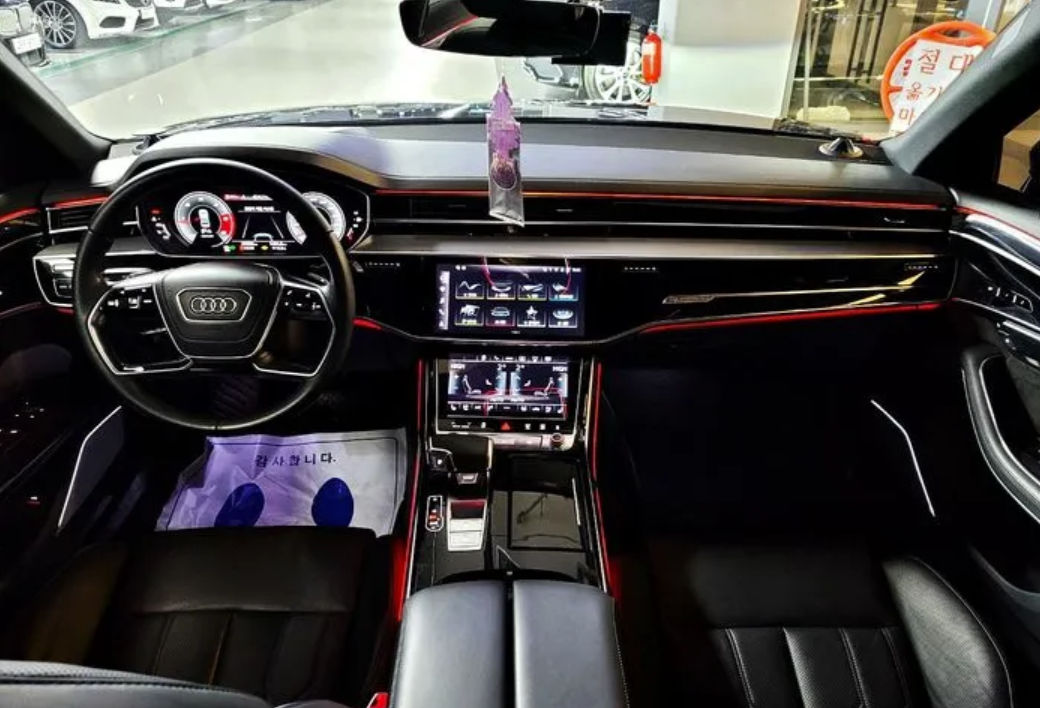 Audi A8 фото 9