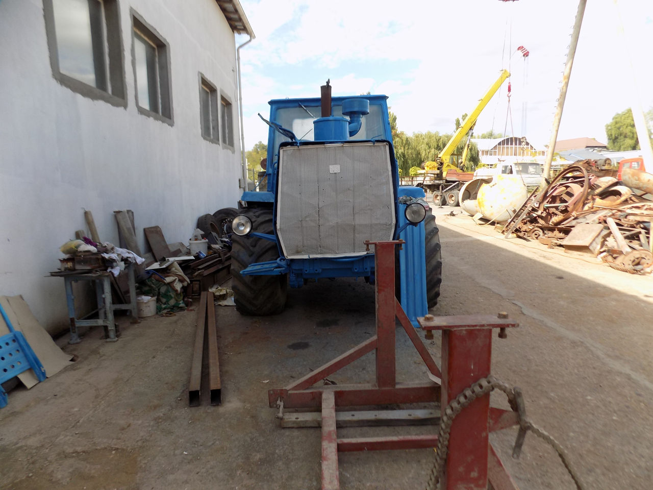 tractor  T150 cu motor de MAZ sase cilindre foto 2