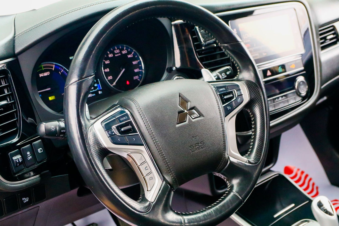 Mitsubishi Outlander фото 3
