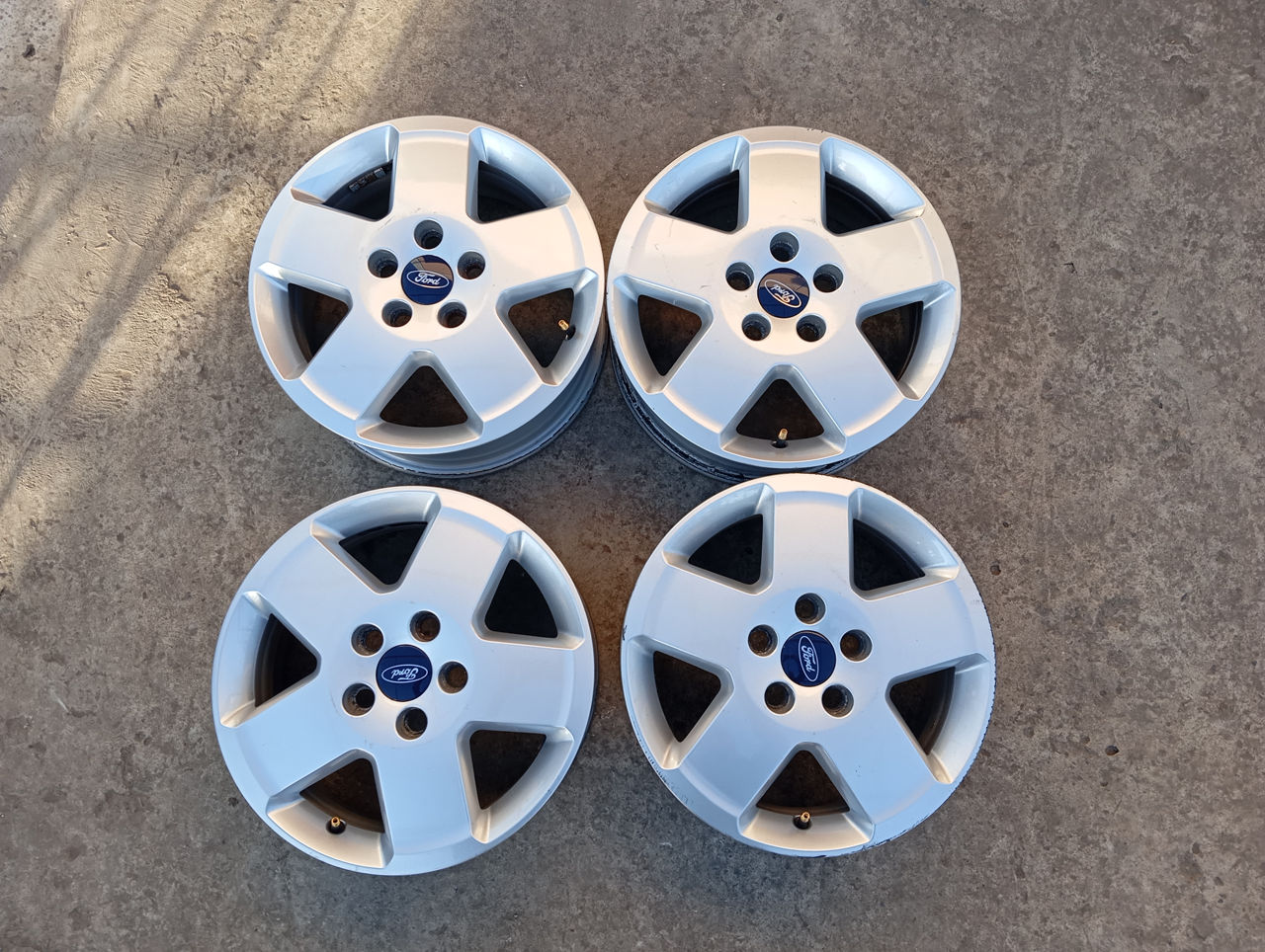Vind jante aliaj Ford r15  foto 1