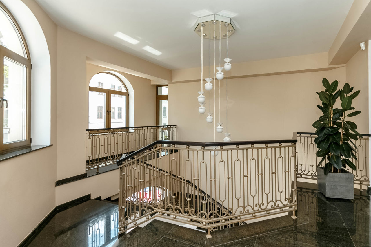 Arenda  spatii oficii comercial 484 m2 h podurilor 3,75m chisinau centru фото 5