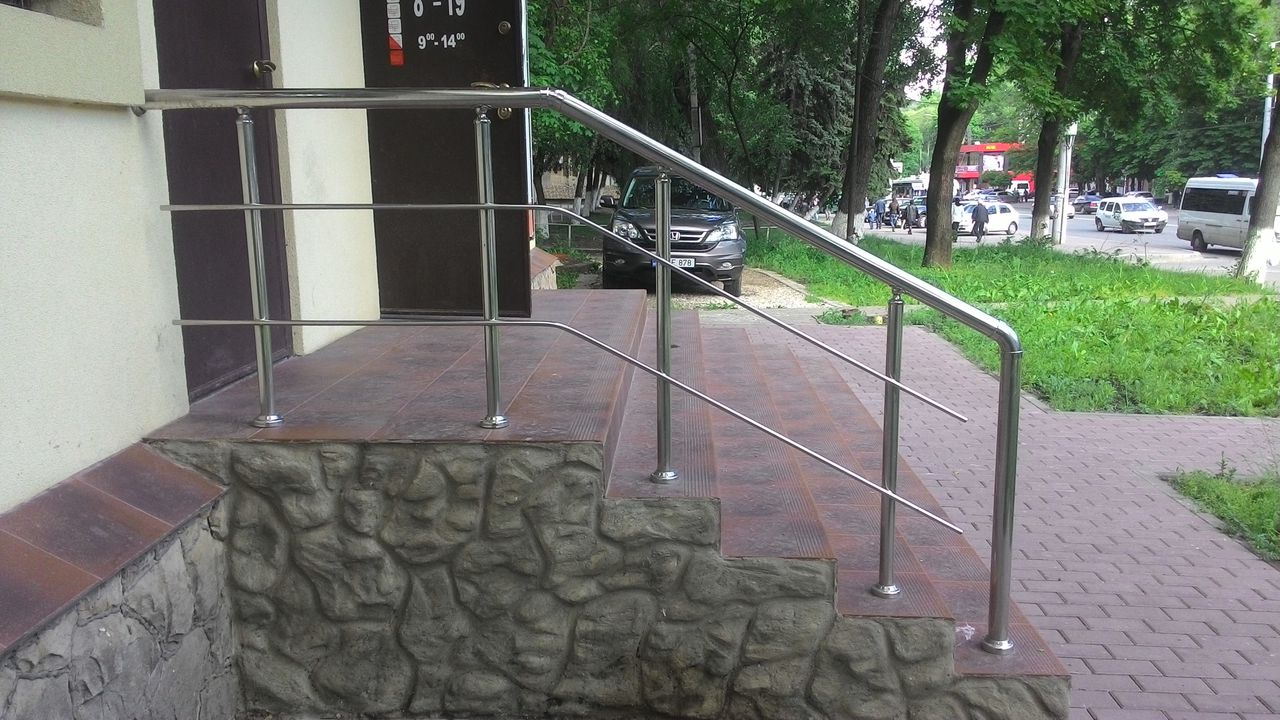 Balustrade din Inox si Sticla ( Pleksiglas )  !!! Перила из Нержавейки и Закаленного стеклa foto 0