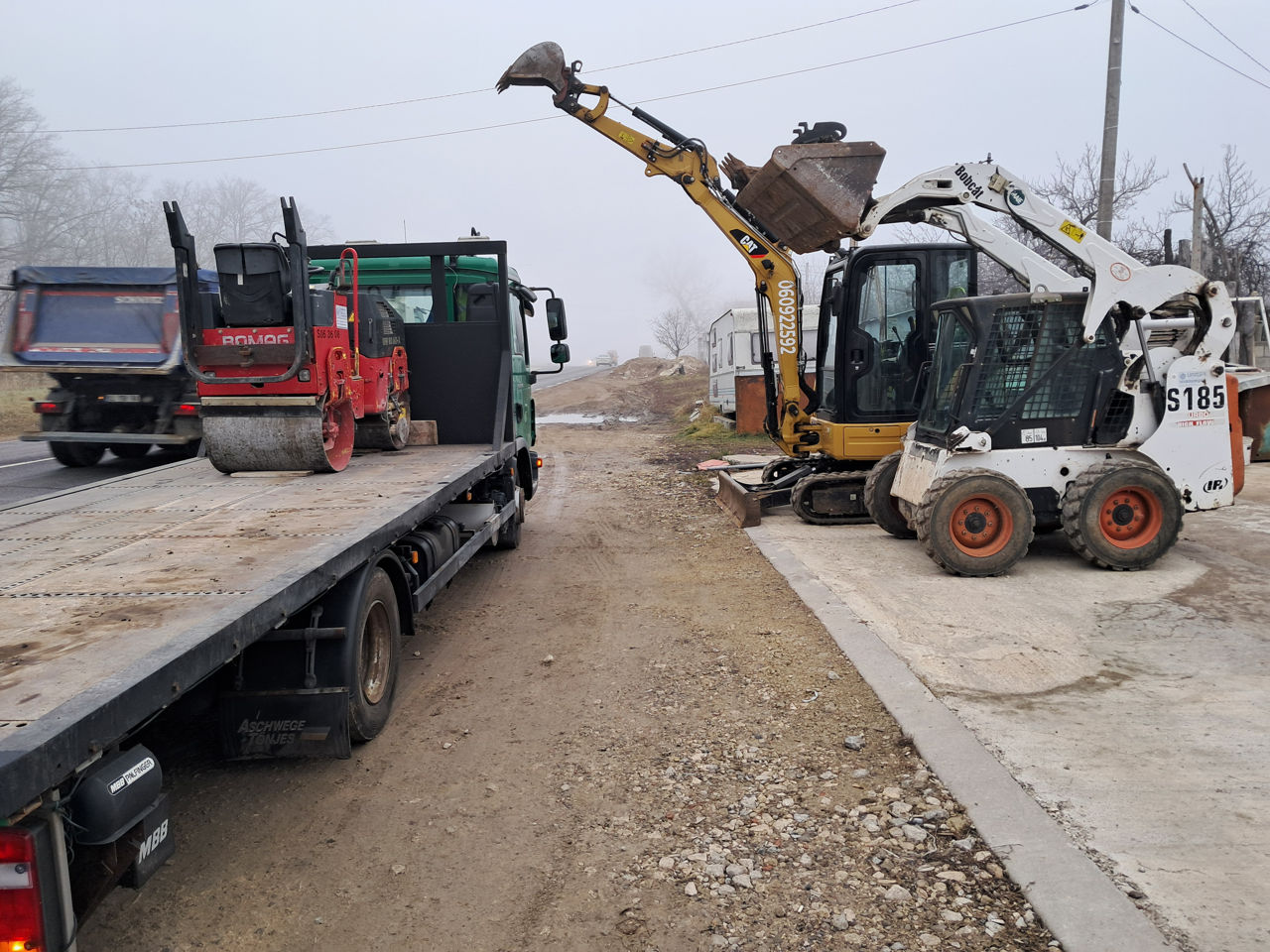 Servicii-Bobcat,Servici Bobcat,Servicii,Kamaz miniexcavator 3500Kg,compactor 3000 kg, kamaz. foto 7