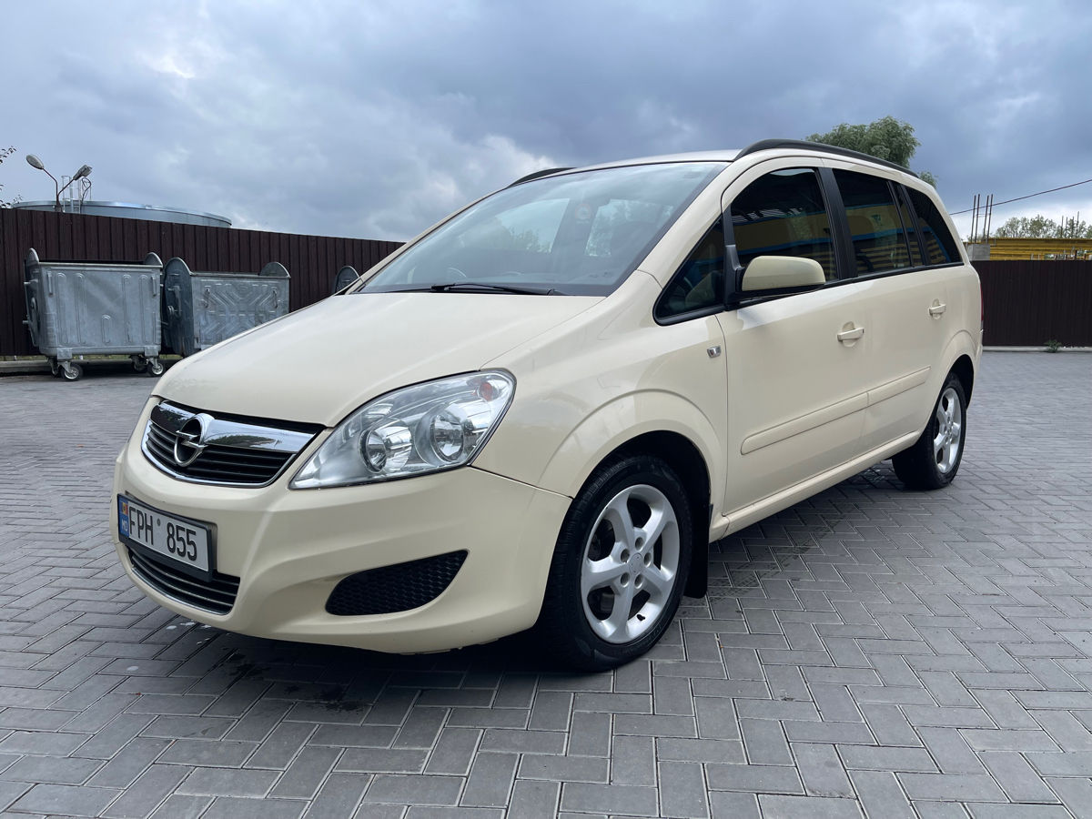 Opel Zafira фото 0
