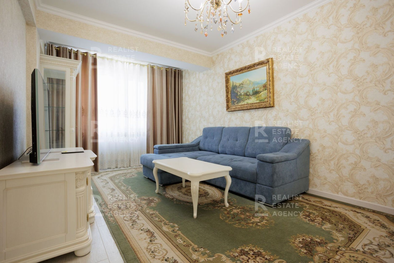 Apartament cu 2 camere, 70 m², Centru, Chișinău foto 0