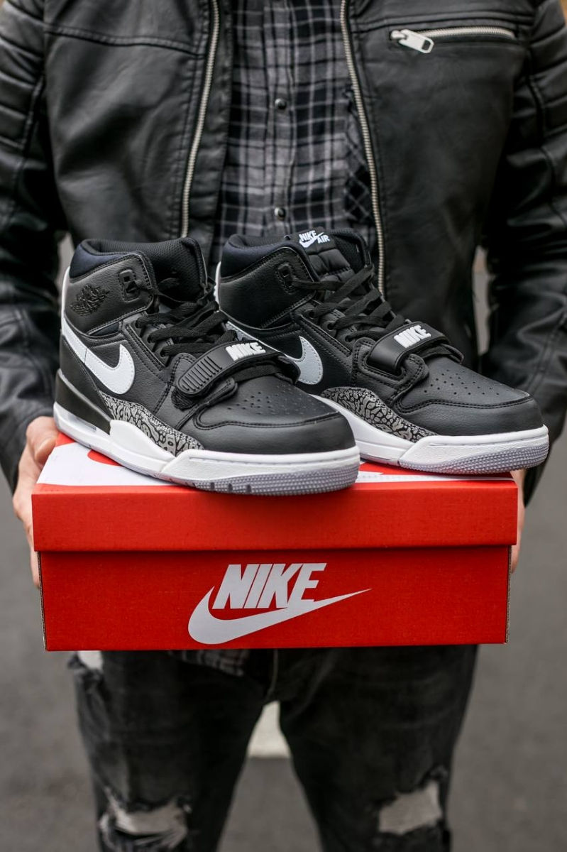 Nike Air Jordan Legacy Black/White foto 2