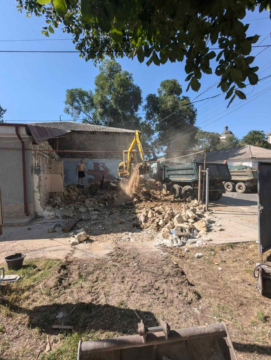 Construim piscine. Brigada de constructori. foto 5