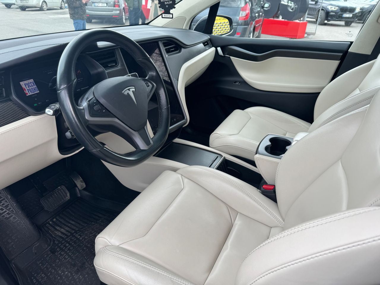 Tesla Model X foto 10