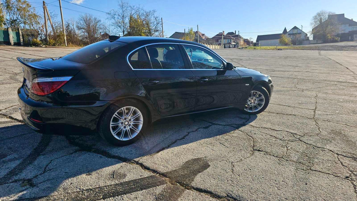 BMW 5 Series фото 3