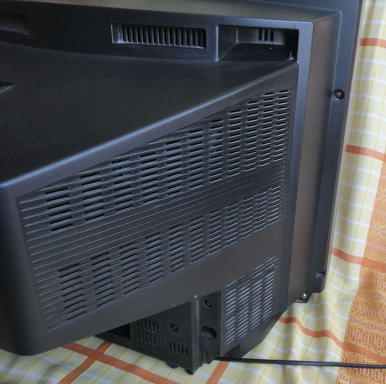 Телевизор JVC AV-2168ТEE 21 дюйм 54 см, с плоским кинескопом. фото 3