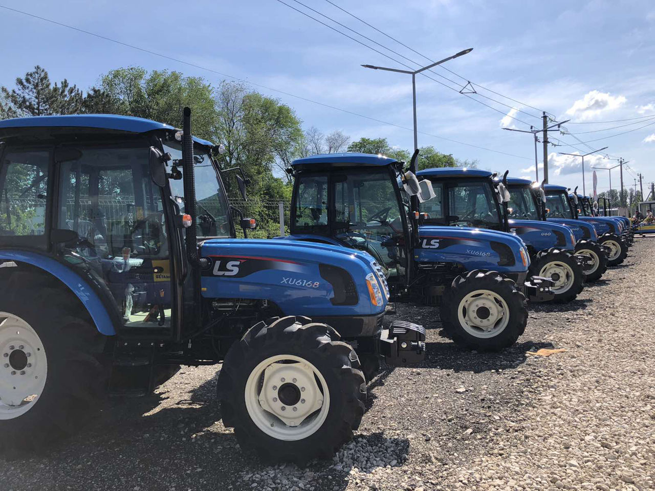 LS Tractor o gamă completă de tractoare compacte, utilitare (de la 18 CP la 101 CP) foto 2
