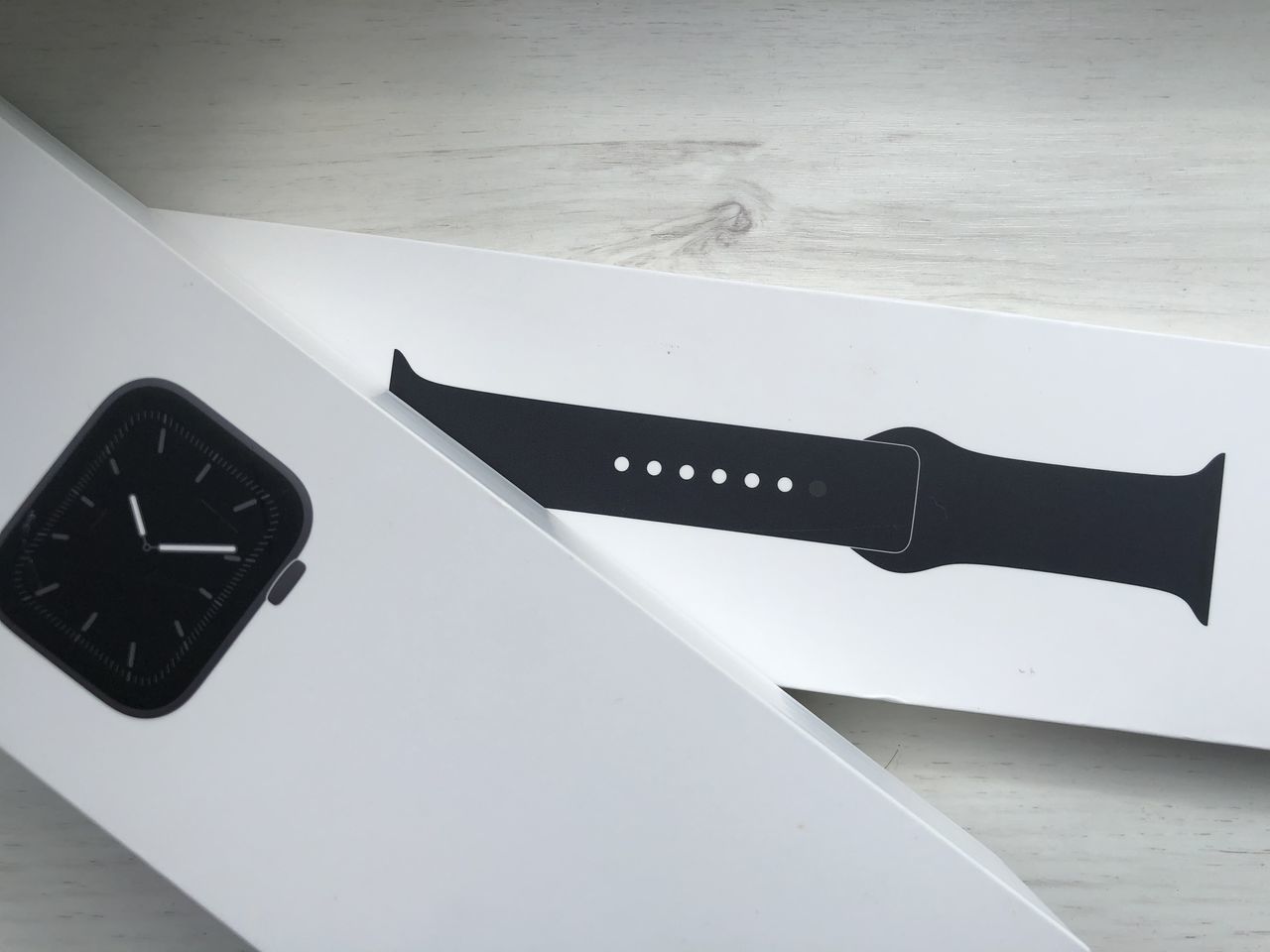 Apple Watch Series 5 44 mm - Цвет: Space Gray. ( б/у, в идеале ).