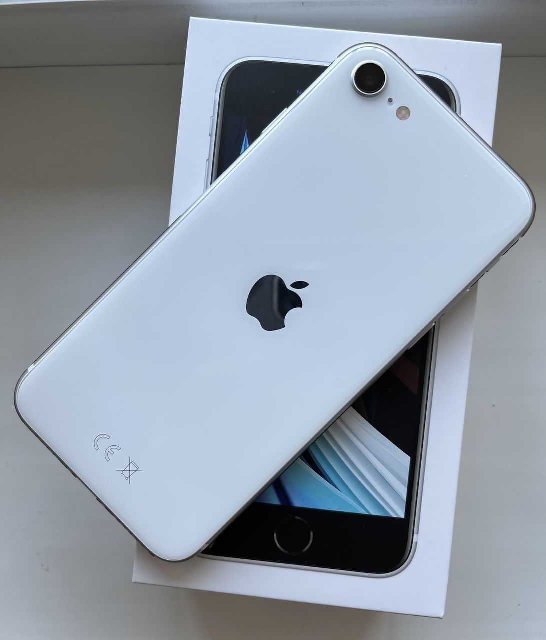 iPhone SE 2020 64 гб