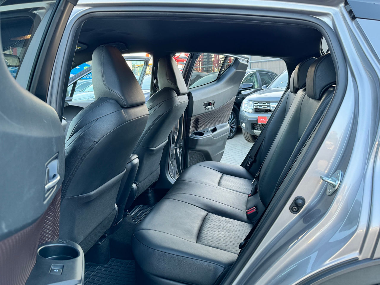 Toyota C-HR foto 14