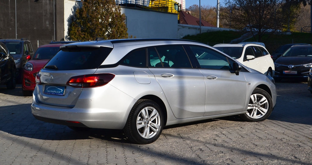 Opel Astra фото 1
