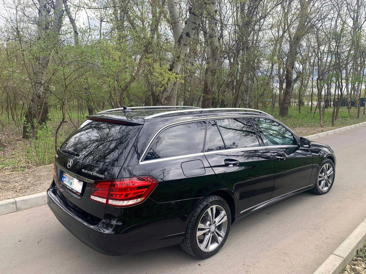 Mercedes E-Class фото 0