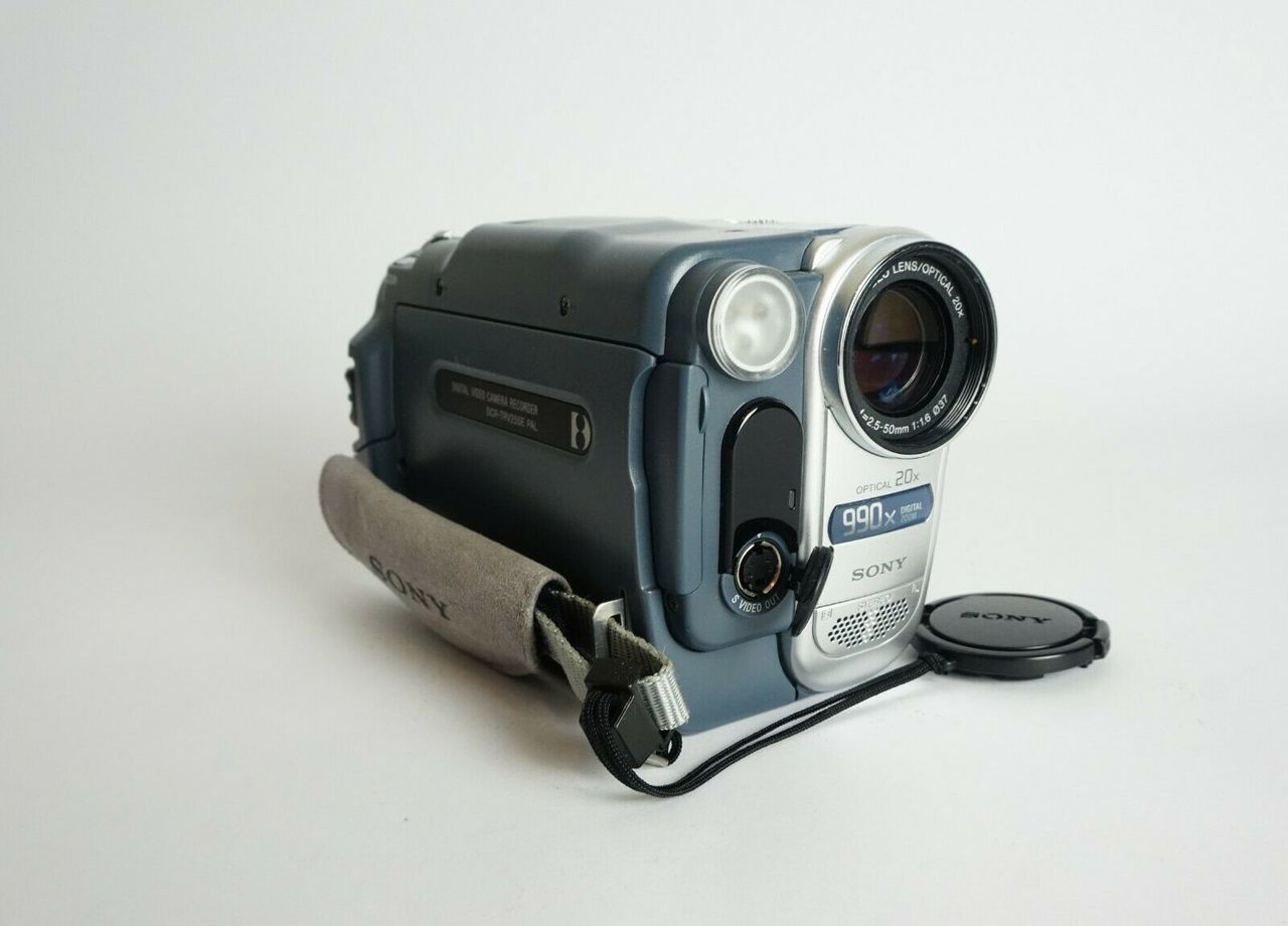 Sony DCR-TRV255E | Digital 8 Easy Handycam | SteadyShot