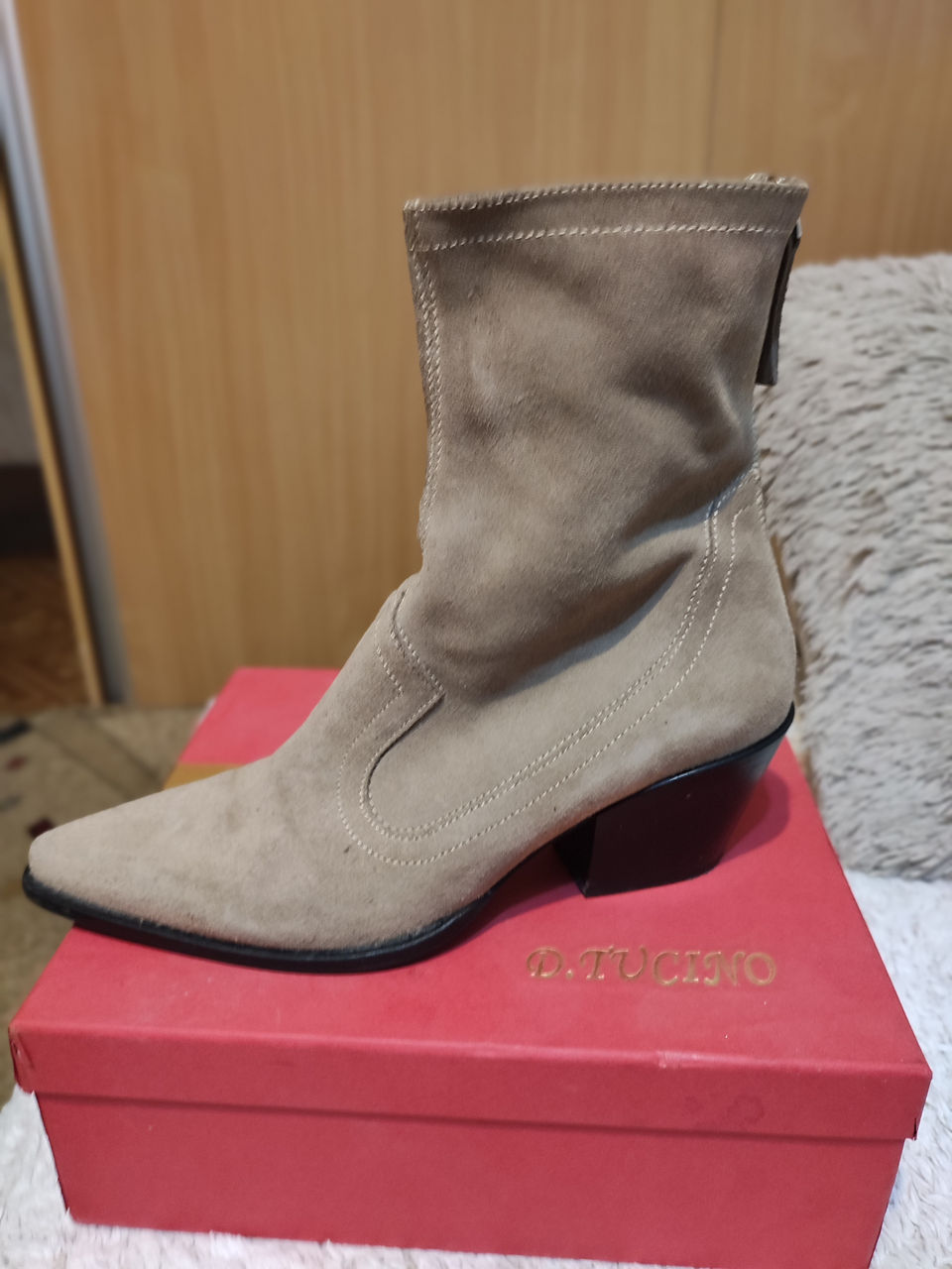 Казаки Zara замшевые, ботильоны замшевые