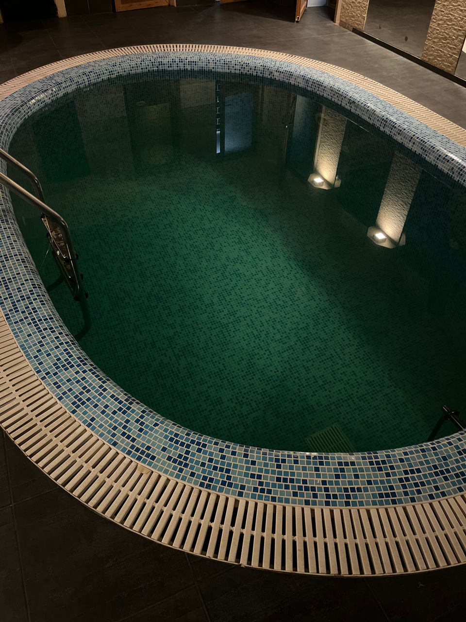 Sauna 24/24  "shadow boutique hotel & spa" str.pietrariei 9/1 foto 4