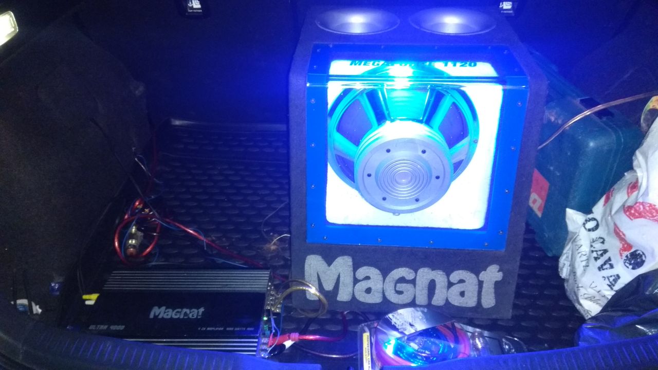 Magnat усилитель+Magnat сабвуфер+провода 1500 ватт