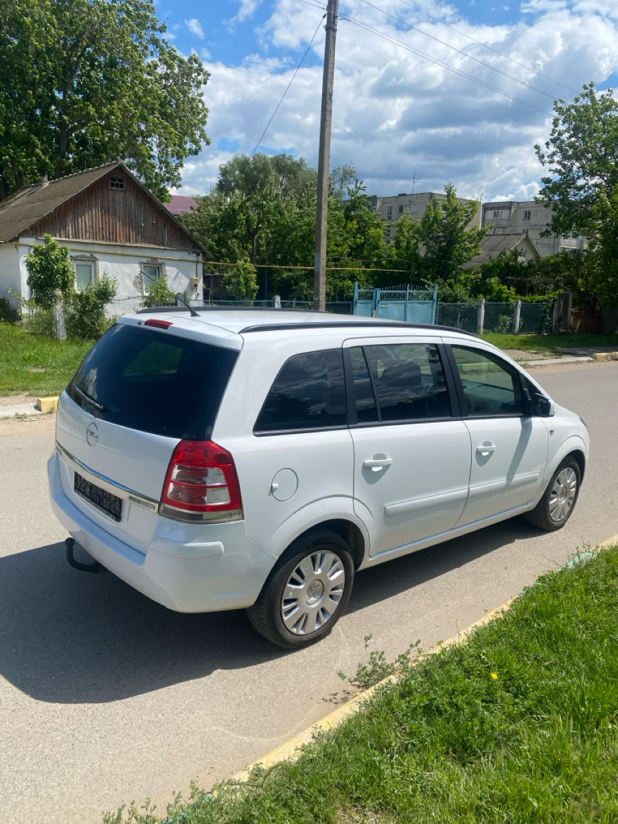 Opel Zafira фото 2