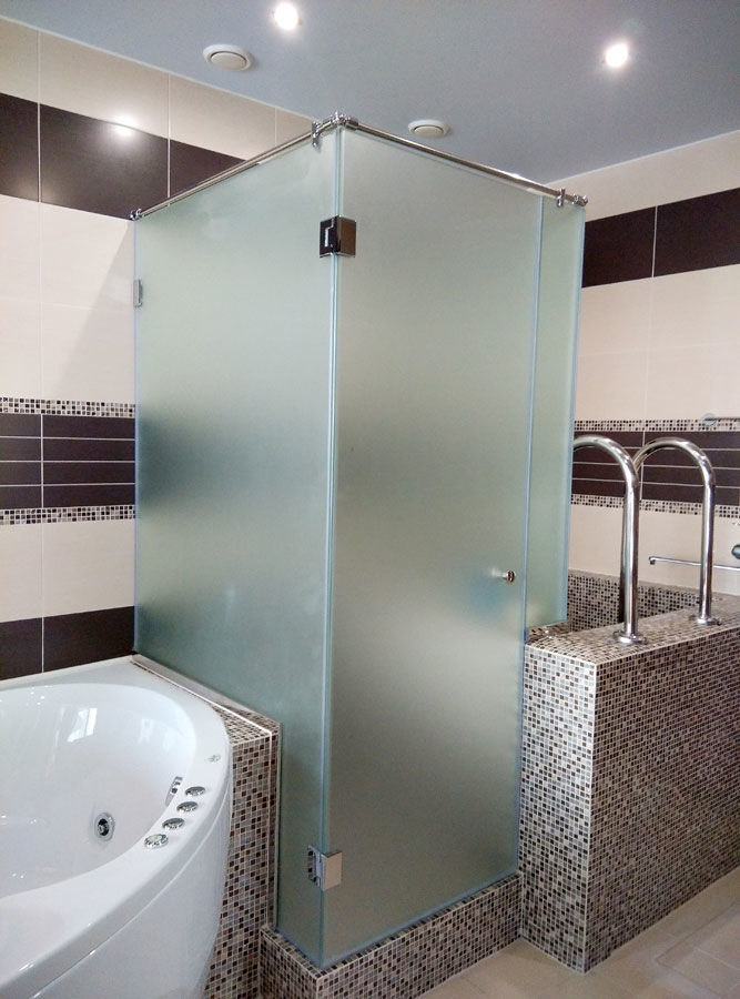 Угловые квадратные душевые кабины из стекла