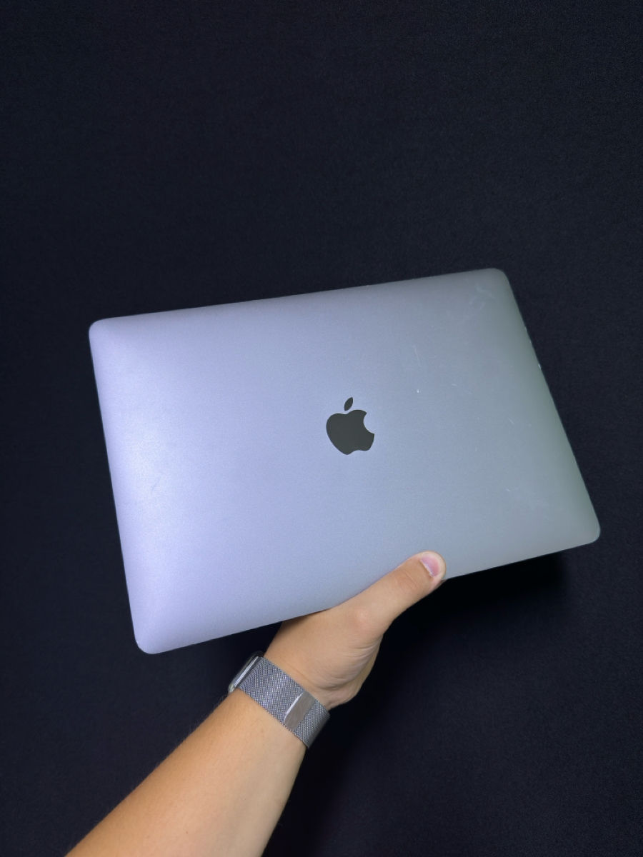 MacBook Pro 13'' Touch Bar 1 To SSD 16 Go RAM Intel Core i5 quadricœur à 2.0 GHz Gris Sidéral 2020