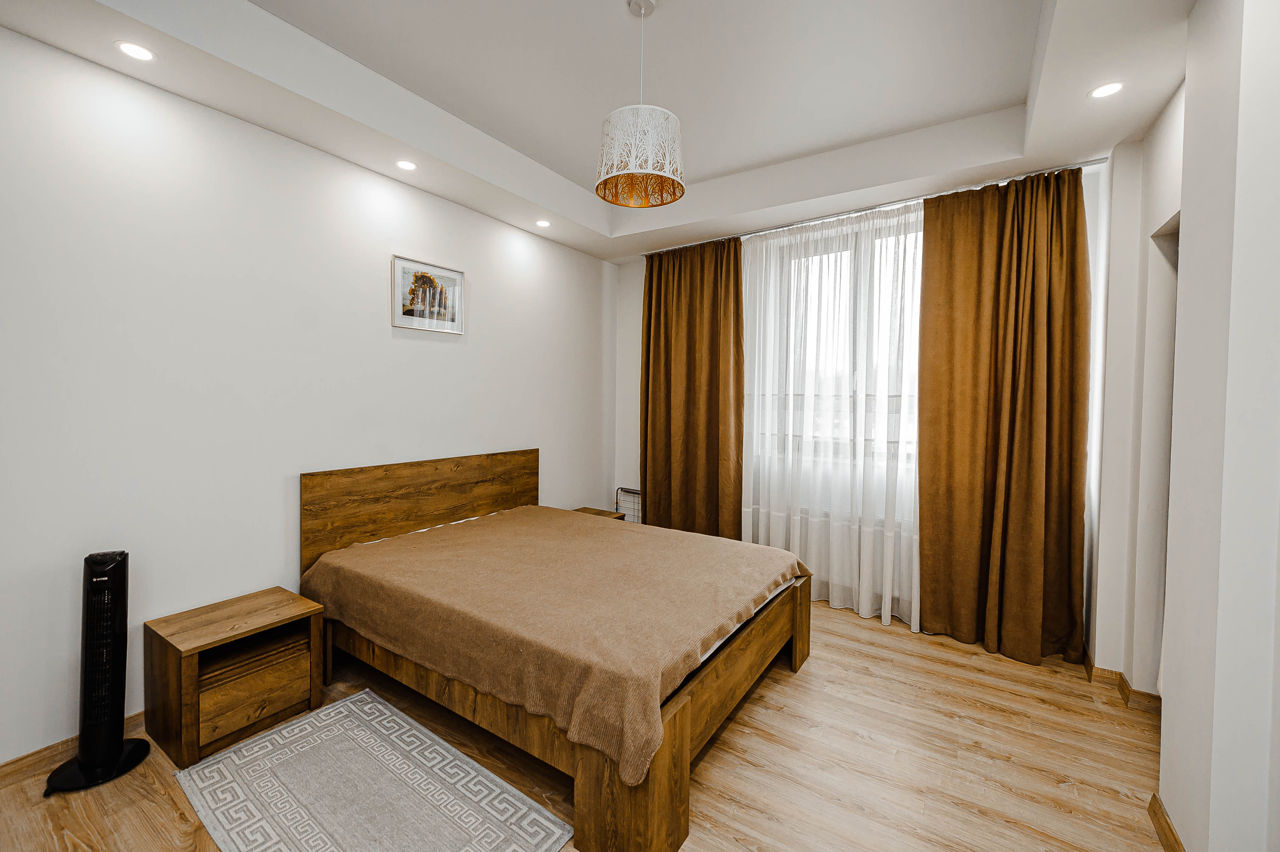 Apartament cu 2 camere, 70 m², Centru, Chișinău foto 0