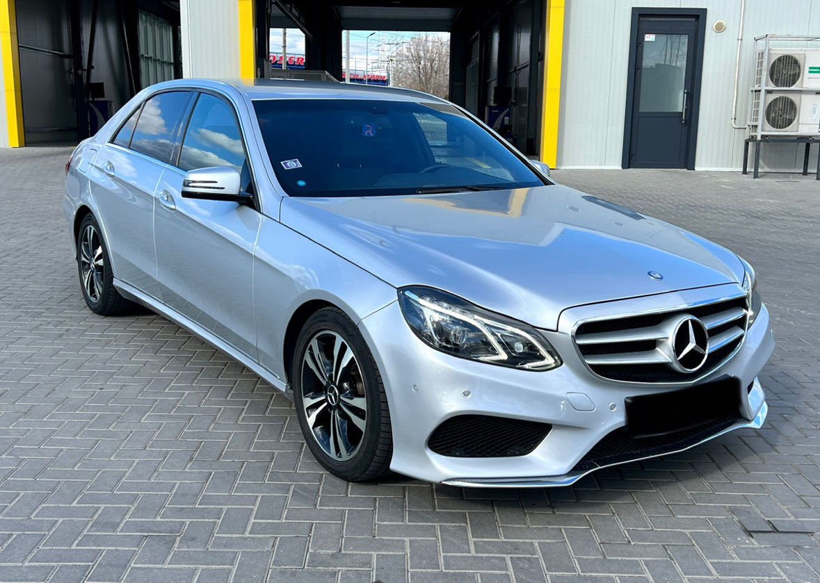 Mercedes E-Class foto 0